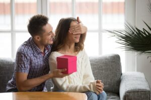 Send Anniversary Gifts to India