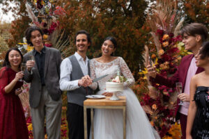 tips-to-capture-intimate-moments-at- a-large-wedding