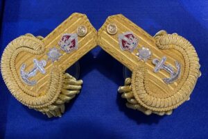 epaulettes