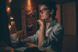 How to Maintain Blood Sugar During Night Shifts: Dietitian Explains